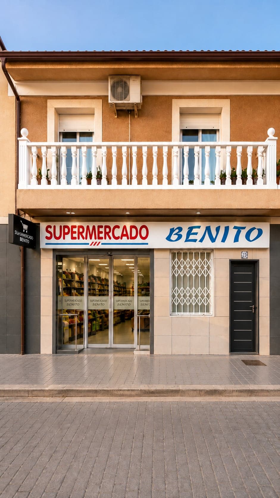 Fachada del Supermercado Benito en Lorquí